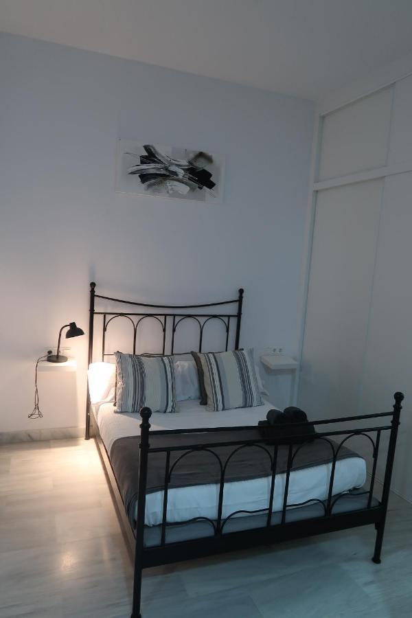 J & E Malaga Center Apartamentos מראה חיצוני תמונה
