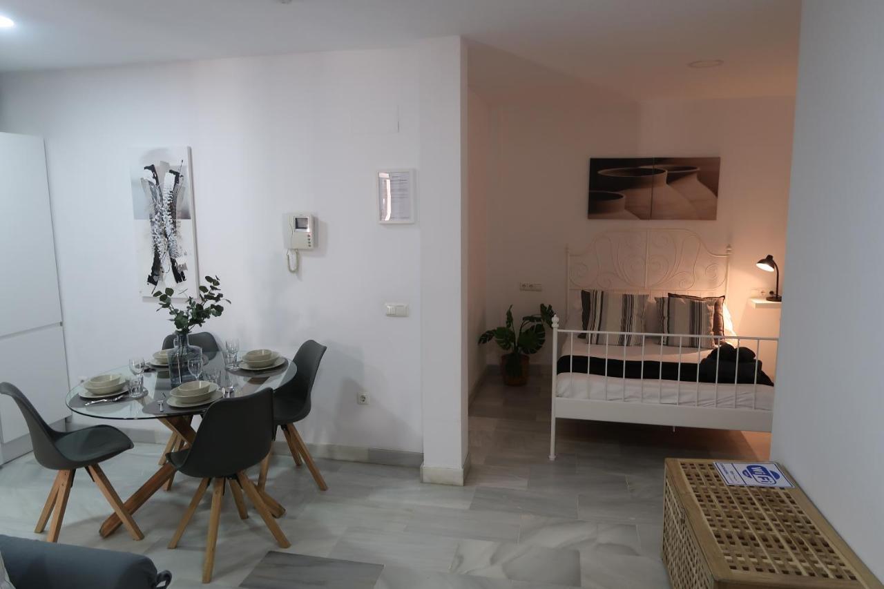 J & E Malaga Center Apartamentos מראה חיצוני תמונה