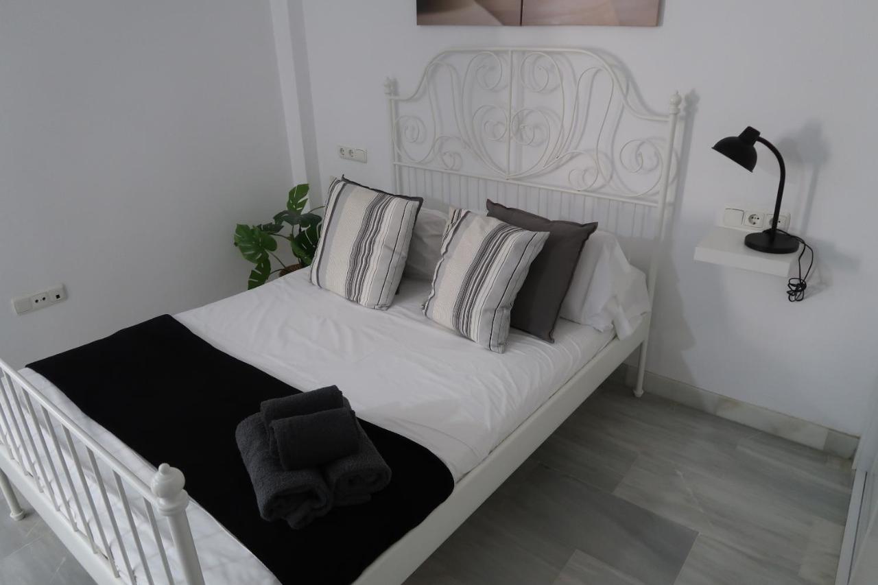 J & E Malaga Center Apartamentos מראה חיצוני תמונה