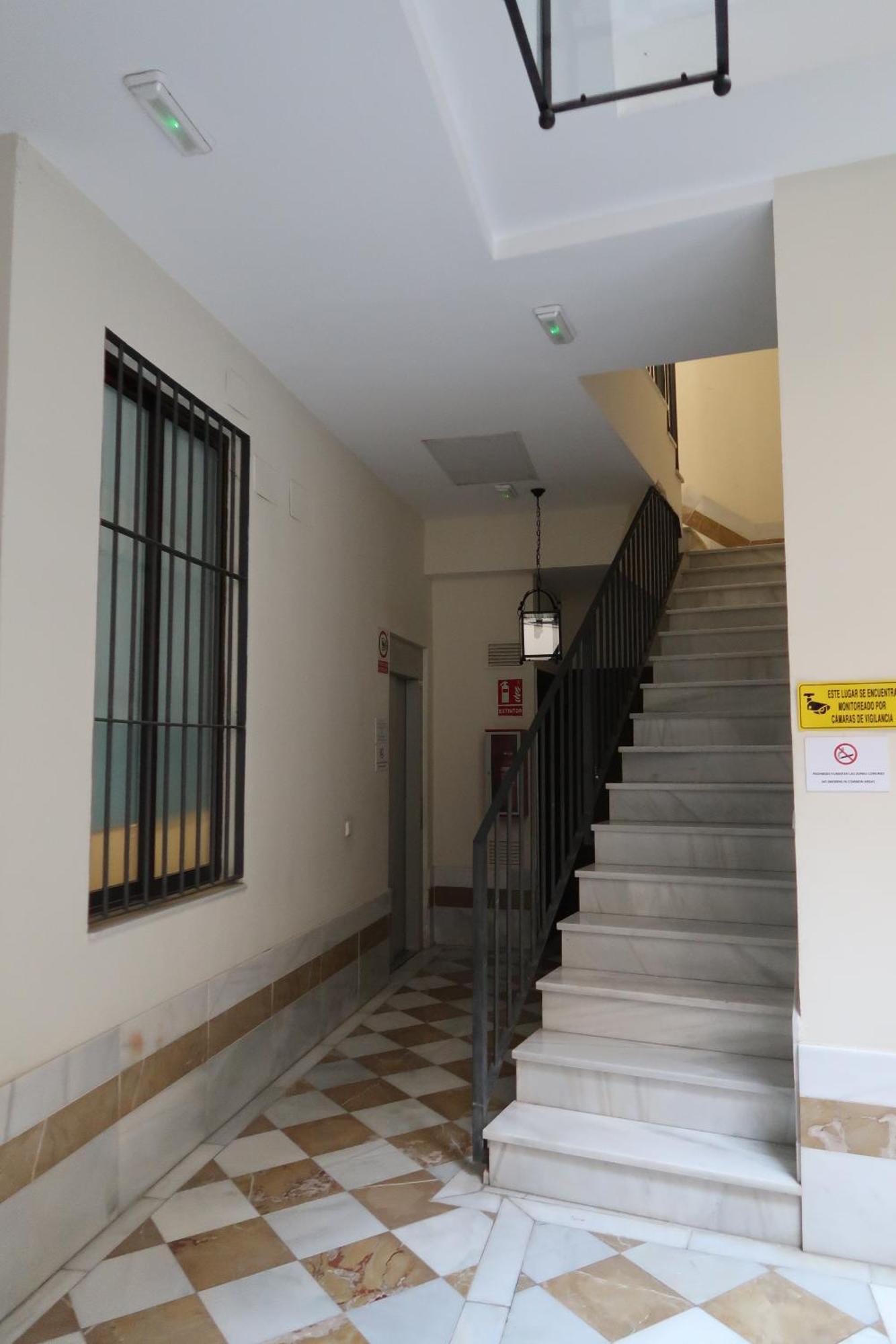 J & E Malaga Center Apartamentos מראה חיצוני תמונה