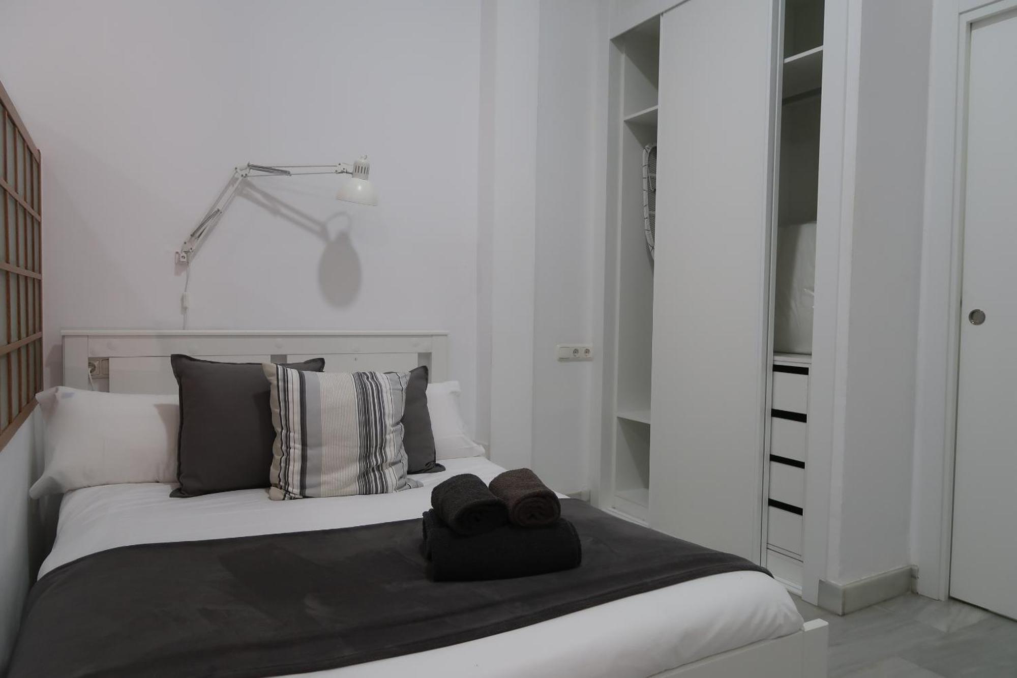 J & E Malaga Center Apartamentos מראה חיצוני תמונה