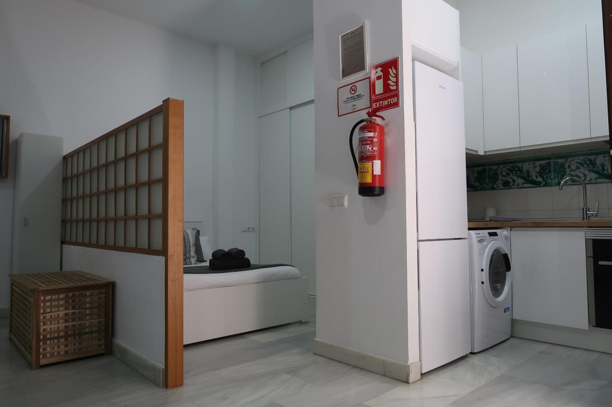 J & E Malaga Center Apartamentos מראה חיצוני תמונה