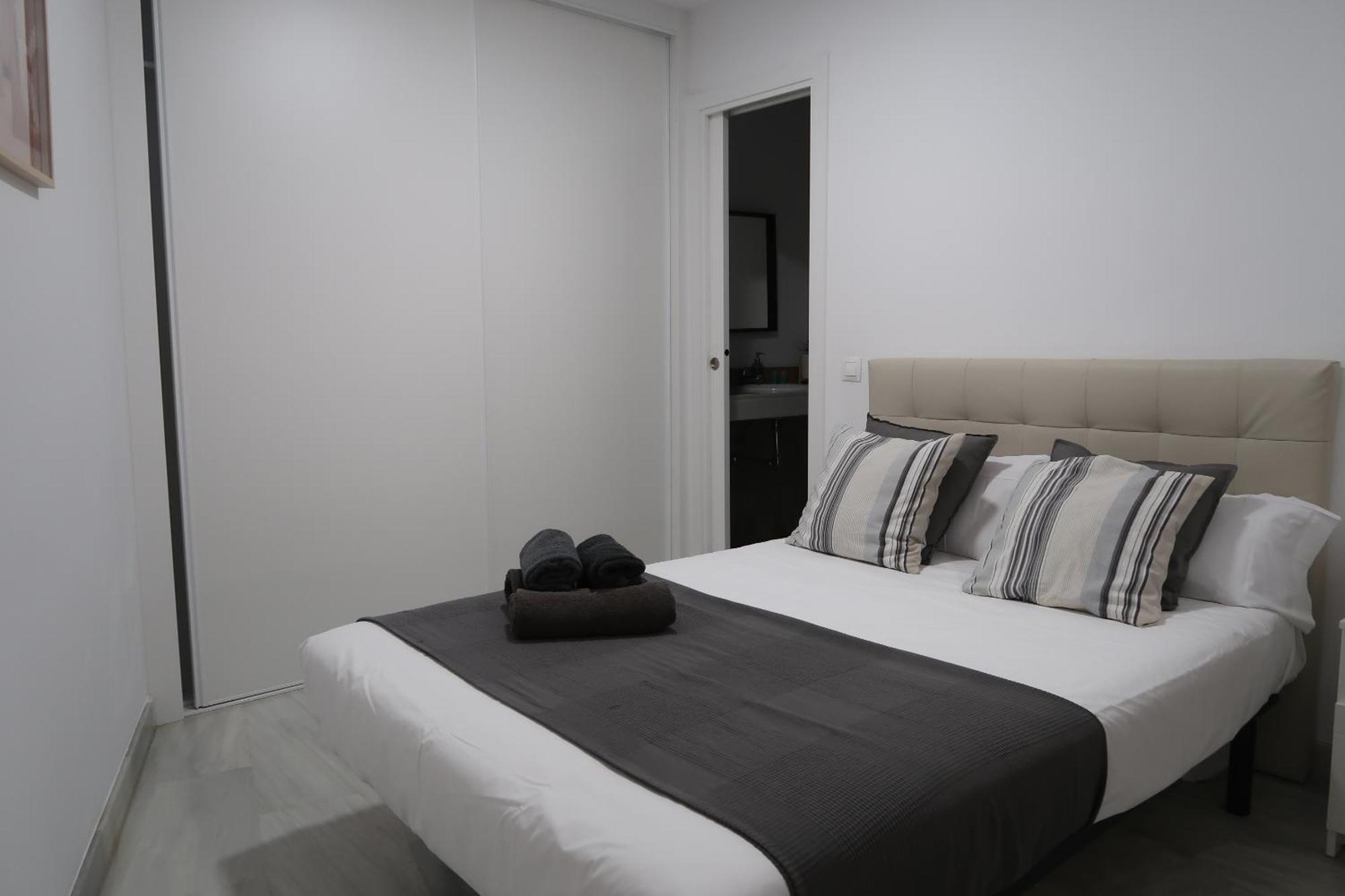 J & E Malaga Center Apartamentos מראה חיצוני תמונה