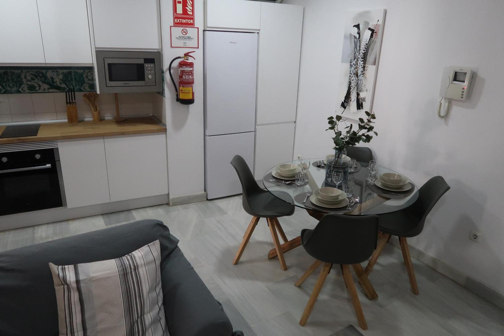 J & E Malaga Center Apartamentos מראה חיצוני תמונה