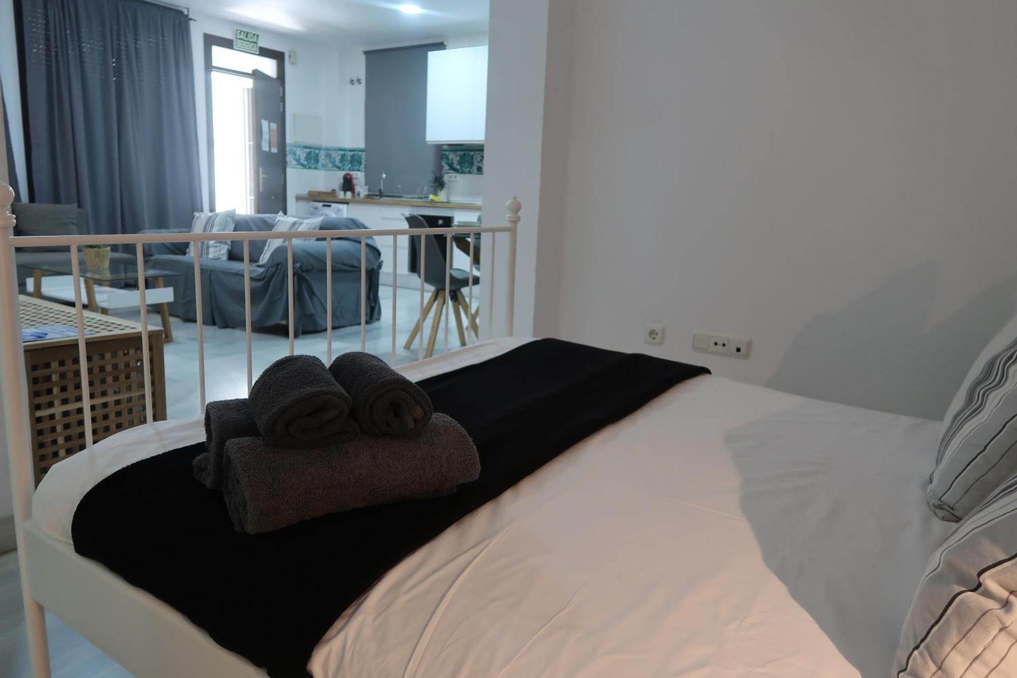 J & E Malaga Center Apartamentos מראה חיצוני תמונה