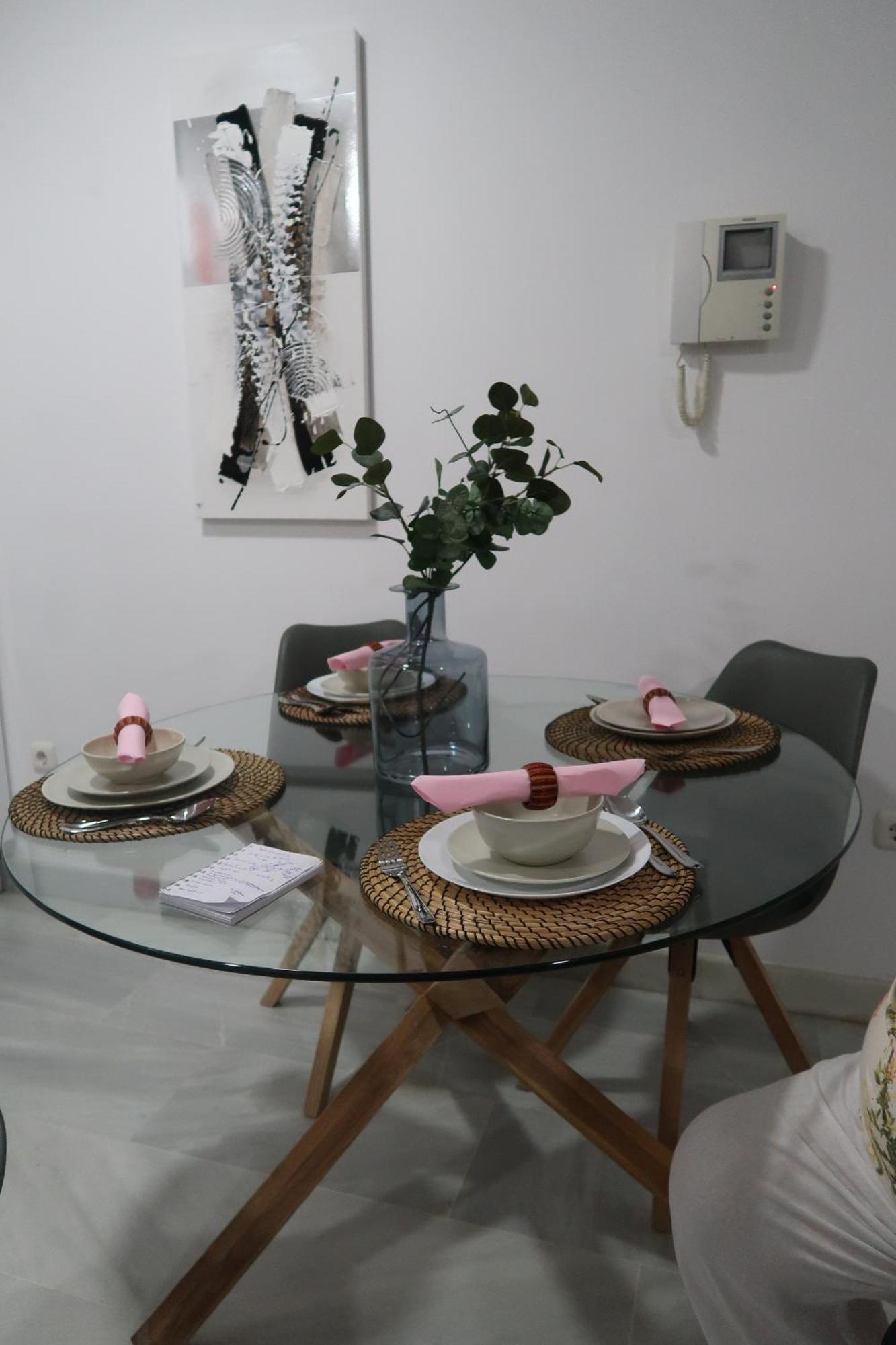 J & E Malaga Center Apartamentos מראה חיצוני תמונה