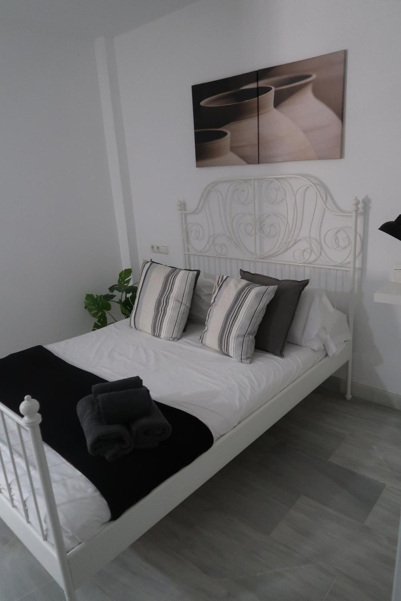 J & E Malaga Center Apartamentos מראה חיצוני תמונה